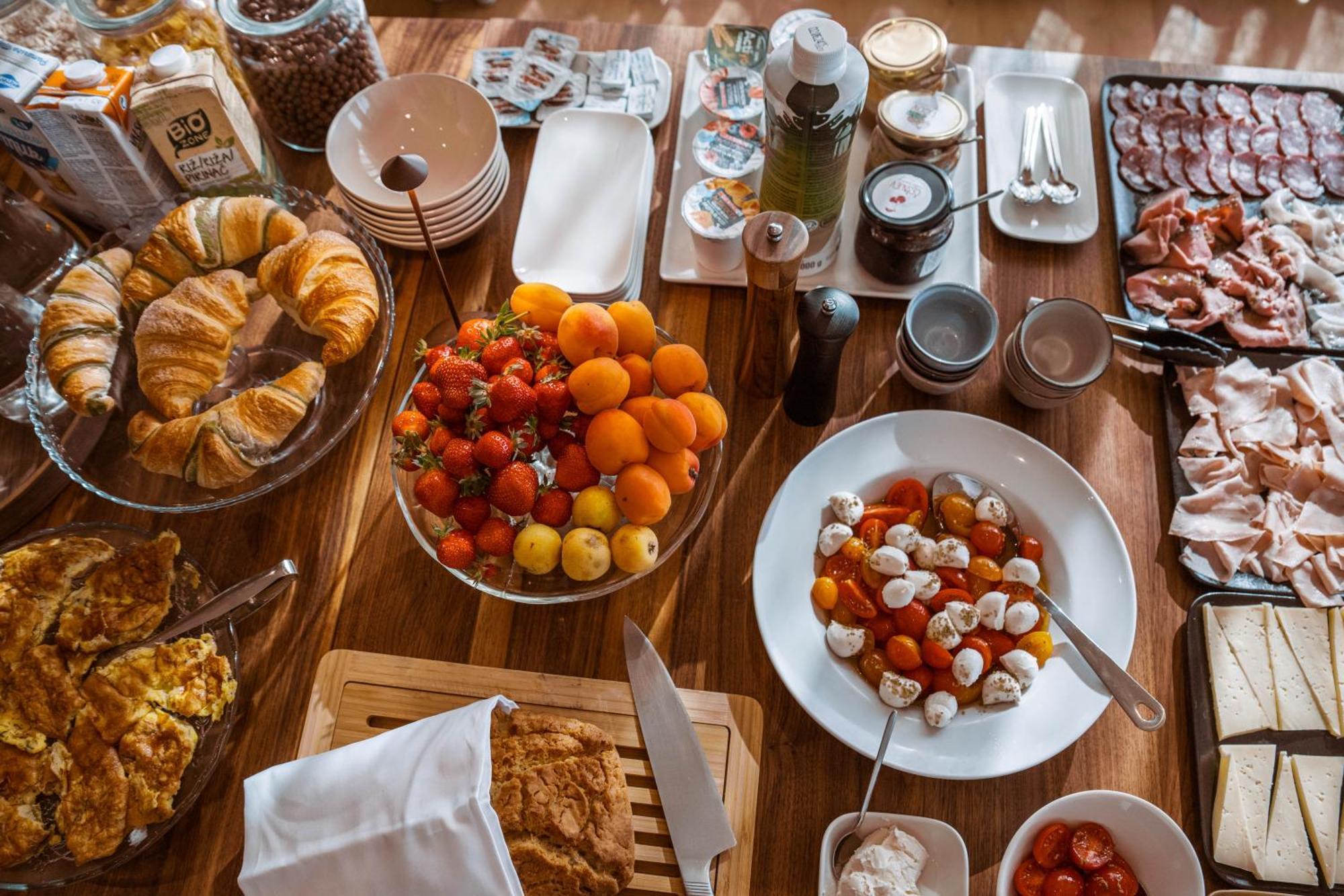 Posestvo Scurek Wine Bed & Breakfast Dobrovo Exterior photo