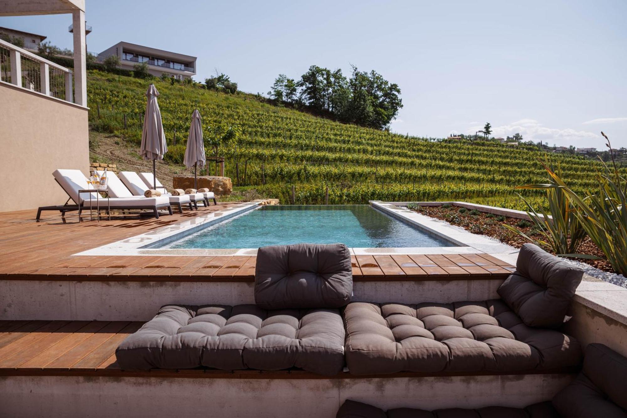 Posestvo Scurek Wine Bed & Breakfast Dobrovo Exterior photo