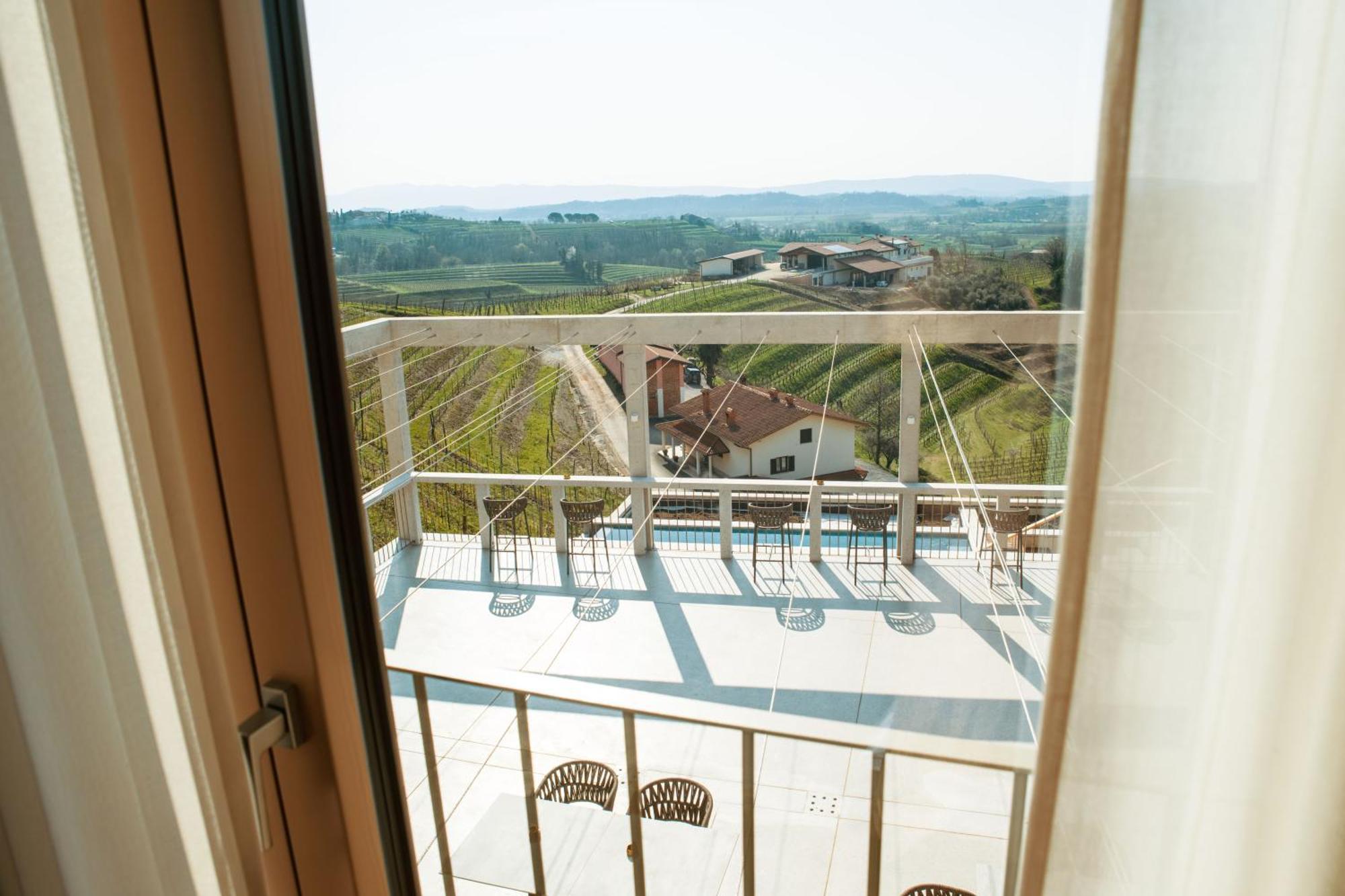 Posestvo Scurek Wine Bed & Breakfast Dobrovo Exterior photo